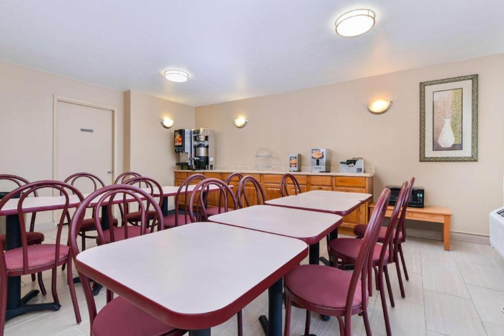 Days Inn By Wyndham Albuquerque Northeast Екстер'єр фото