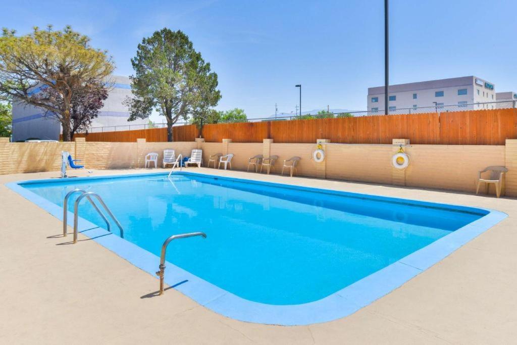 Days Inn By Wyndham Albuquerque Northeast Екстер'єр фото